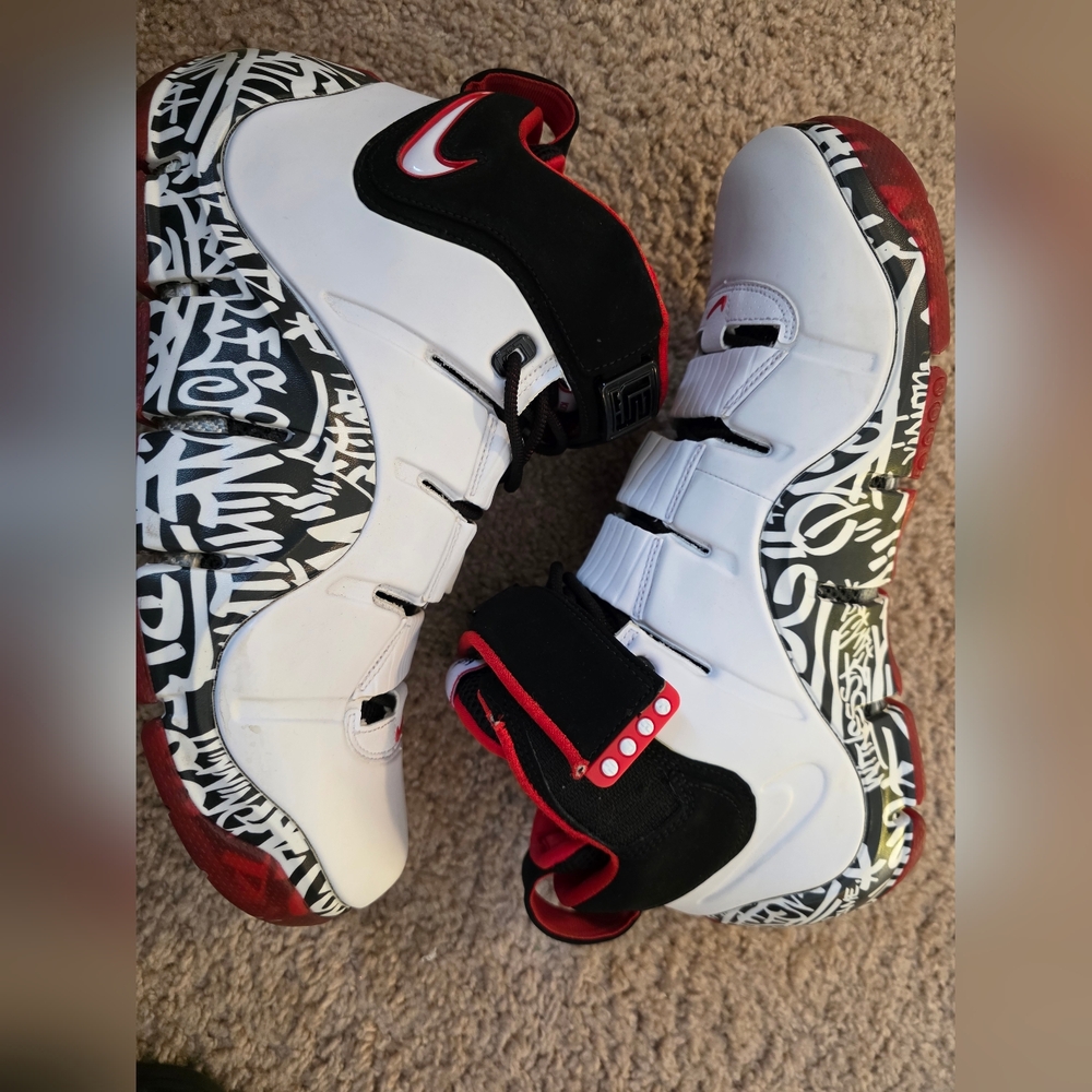 Used Nike Lebrons White, Black, and Red Graffiti Sneakers Mens 10.5 - Picture 4 of 6